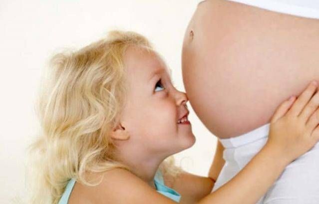 怀孕母亲的肚子大得像双胞胎,但孩子很小,你知道为什么吗