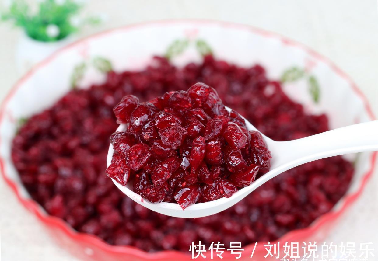 蔓越莓|夏天易出汗,这种高钾水果要多吃,每天坚持吃一点,年轻不显老