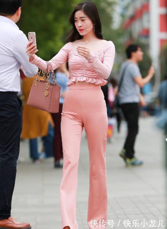 潮流 洋气甜美的打底裤穿搭更显潮流气质,百搭耐看又大方,充满童趣