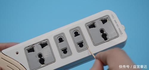 线板|不管插线板有多脏,教你一招,不用一滴水,插线板跟新的一样干净