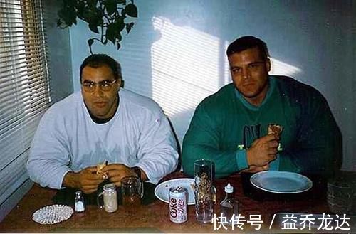 健美界|世界上超大的健美运动员,体重400磅,每天要吃1.2万卡路里