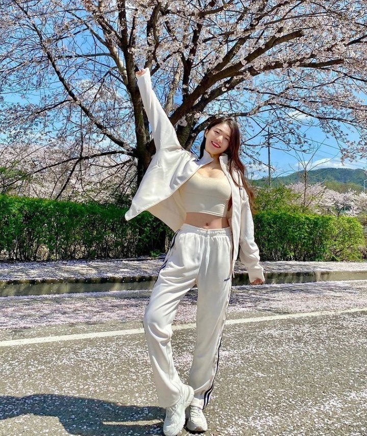 瑜伽|她是Ins上的瑜伽女神,黄金比例的身材惹人羡慕!