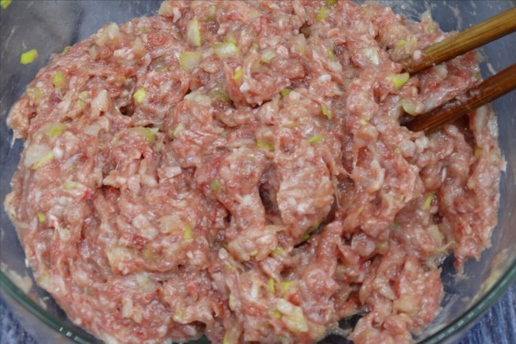 调白菜馅，切忌用盐杀水，厨娘教你一招，白菜不出水，鲜嫩又多汁