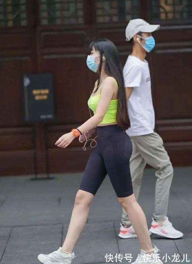 身形 潮流修身的瑜伽裤展现出完美的身形，搭配出曼妙身姿，更加惬意