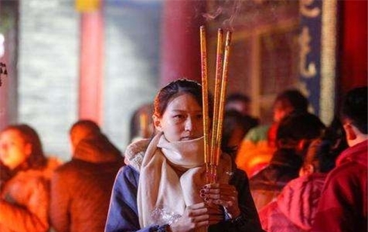 很大|为什么上香的时候要烧三根?其中有很大的讲究
