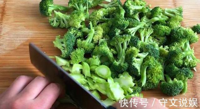 西兰花|炒西兰花，有人焯水，有人泡水，都不对，应该这样做