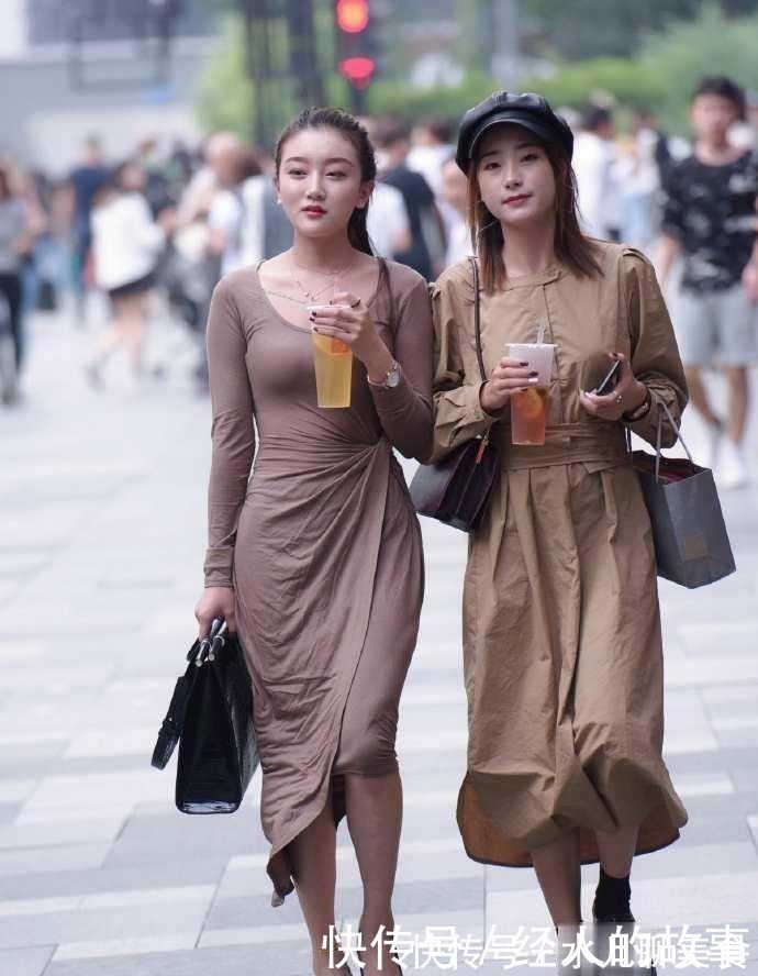 穿搭 明明都穿束腰连衣裙,美女的紧身设计却艳压闺蜜