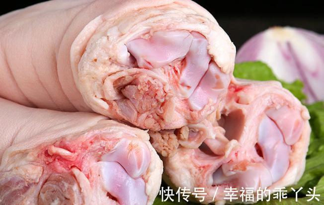 做红烧猪蹄有妙招,记住一个技巧,猪蹄软烂香气十足,教您方法