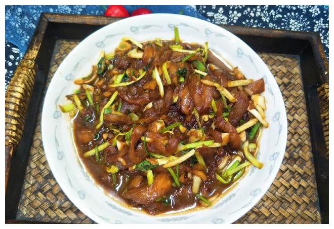 炒茄子，不管圆茄子还是长茄子，按照大厨的方法，茄子香软不发黑