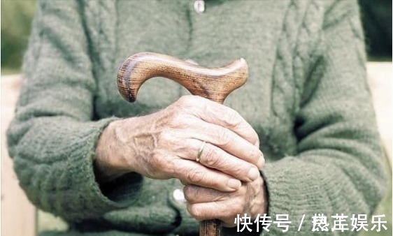 生病|76岁奶奶倾诉经历了,才能看清人心,晚年老伴儿和儿女都靠不住