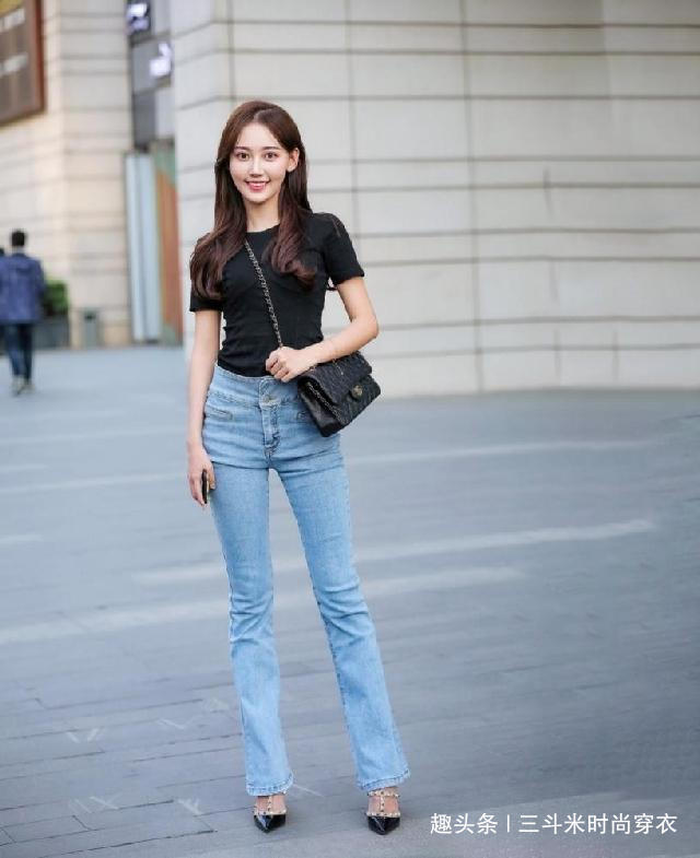 时尚 紧身牛仔裤,气质穿搭,让美女非常时尚有魅力!