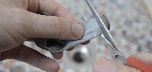 下水道口放一个气球,作用真强大,解决家家户户的一个烦恼,超实用