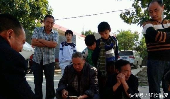 老农|1990年, 一老农拿金碗请专家鉴定, 最后确定是文物, 并劝捐赠国家!