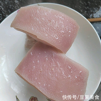 葱段|梅菜扣肉一上桌，老人宝宝全都笑