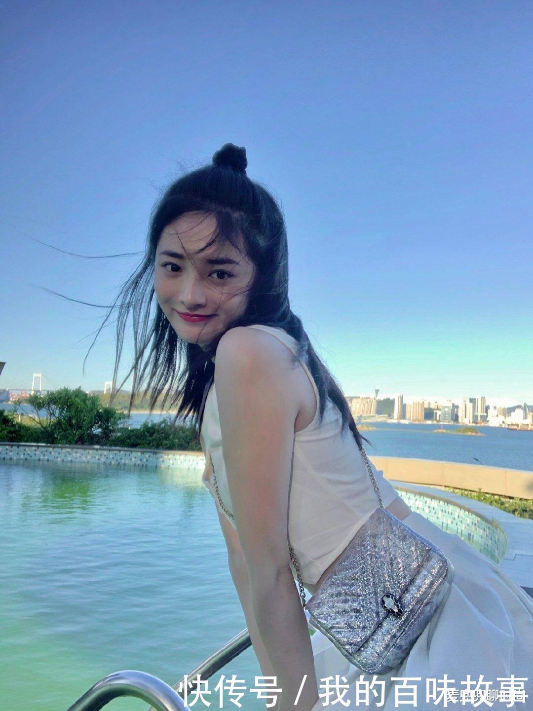 “丸子头”早就过时了！今年开始流行“樱桃头”，8成女生都适合