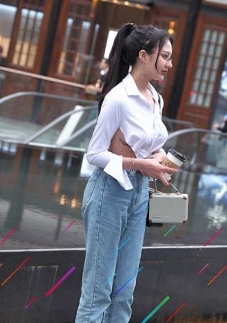 无限|街拍万里挑一的小姐姐,娴雅娇容性感无限,身材让人心动