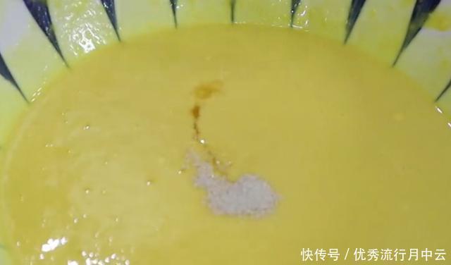 面粉|教你自己在家做蛋糕,无需烤箱和打蛋器,香甜松软,入口即化