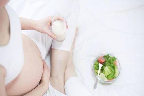 准妈妈们|孕期抽筋是补钙“信号”,产科医生提醒:要做到“两注意一避免”