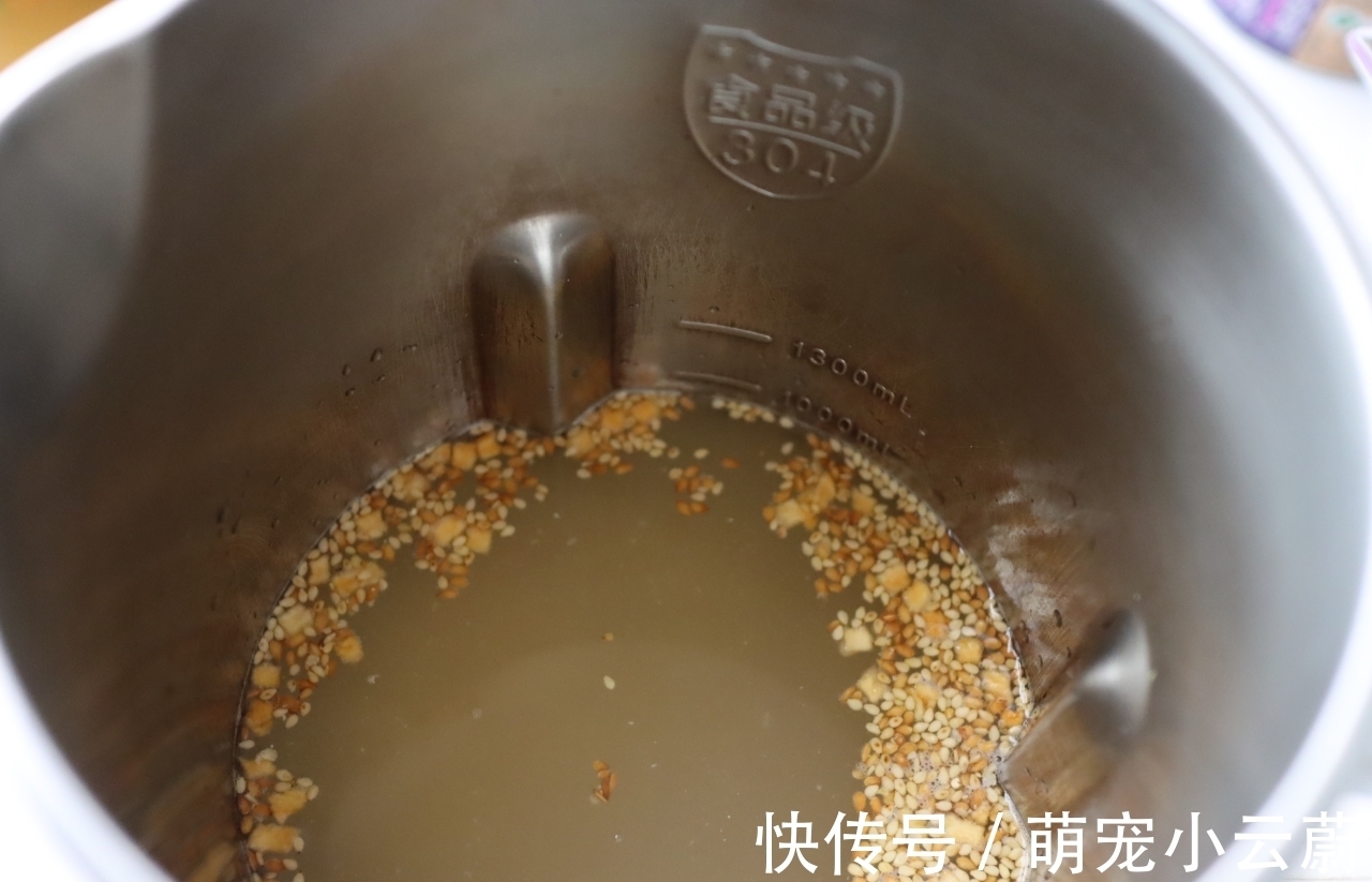 打豆浆别只会用黄豆，换成这豆子，豆浆又香又浓，全家都爱喝