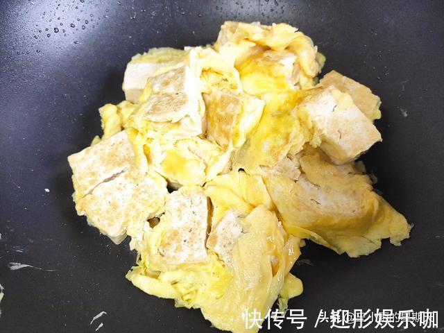 豆腐|豆腐和鸡蛋这样做,简单又下饭,太香了,给肉都不换