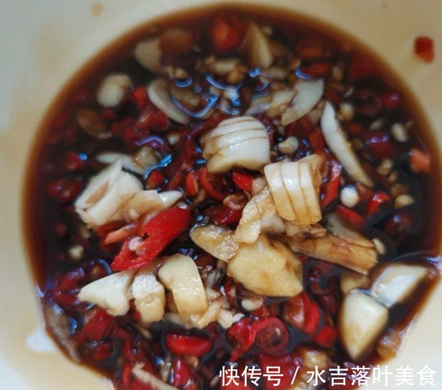 芥末秋葵，蘸上料汁，味道棒棒哒！芥末秋葵，蘸上料汁，味道棒棒哒！