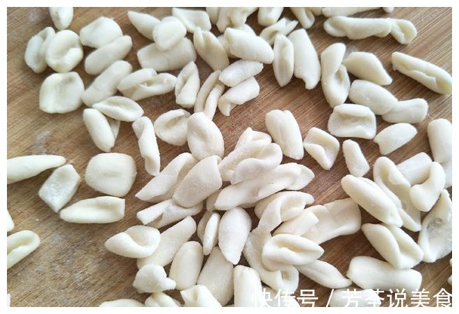 面食新做法，不用蒸馒头包子，简单一煮，孩子天天嚷着吃