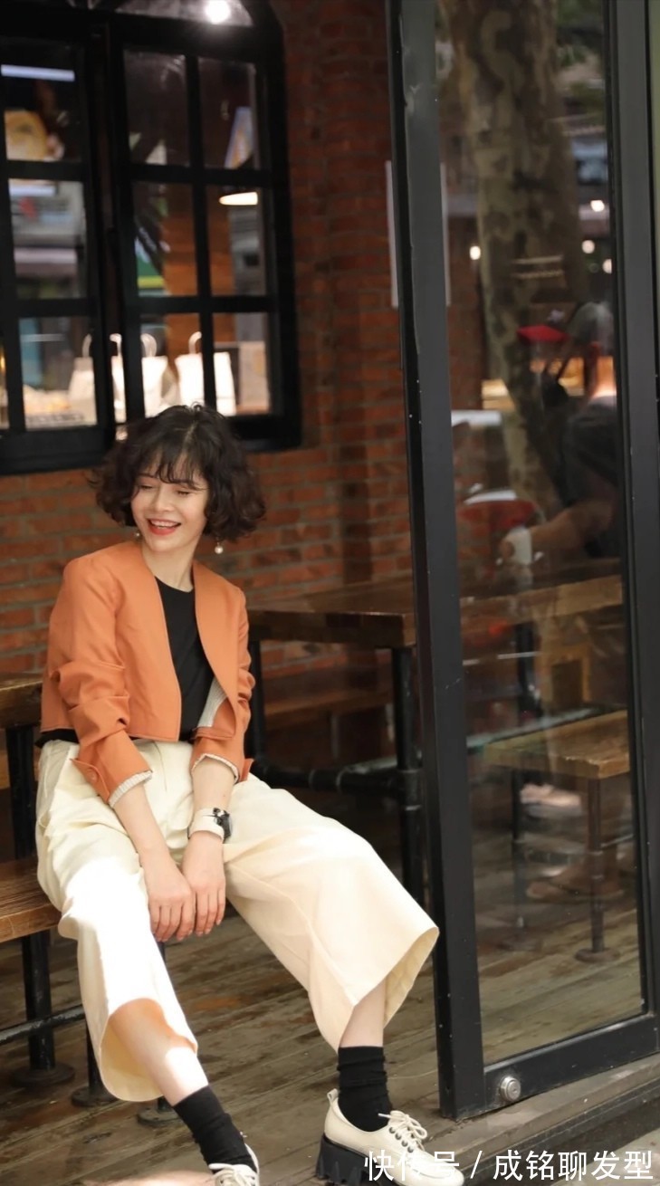 半身裙|五十岁也能穿出“少女感”,跟着博主学穿搭,既有品位更赚回头率