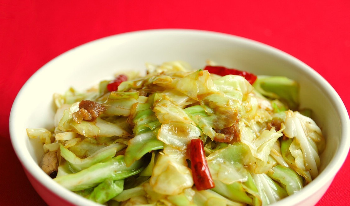 炒包菜,别再直接下锅了,牢记这1步,包菜更爽脆,颜色更翠绿