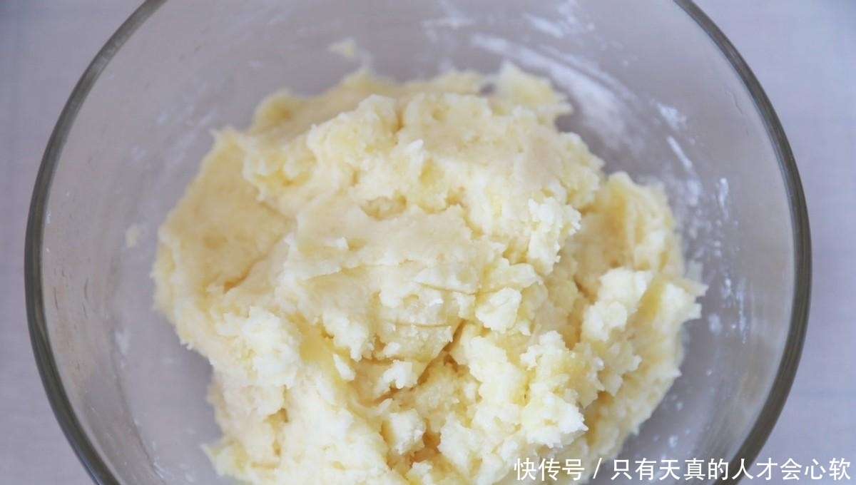 土豆|做好的土豆泥放入烤箱烤一烤，加入海苔碎，鲜美软糯又好吃