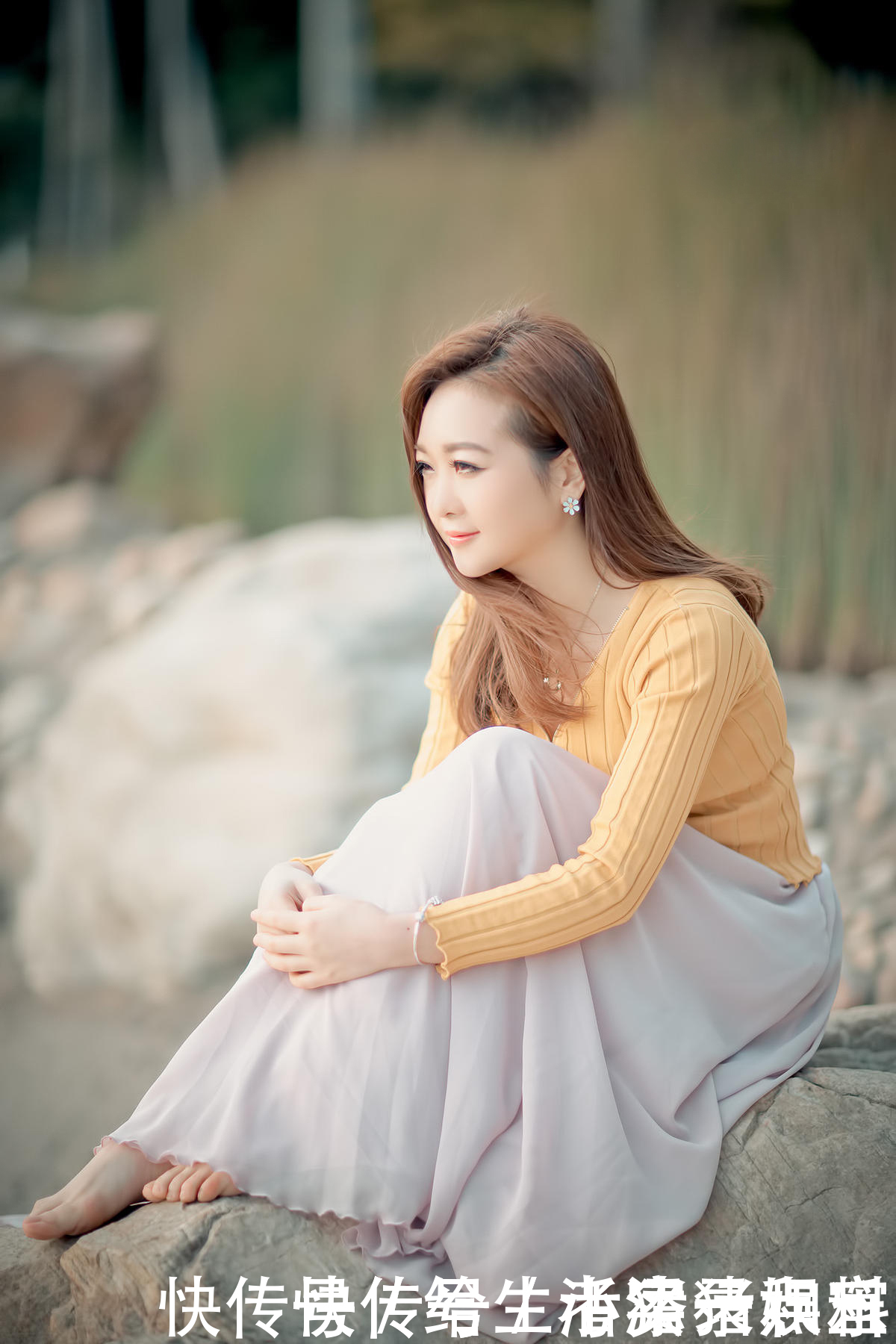 长发|长发美女黄色小衫丝质长裙海边清新写真美极了