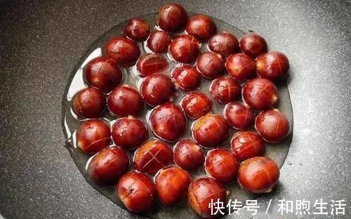 板栗新做法,不烤不煮,8分钟个个开口,自动脱皮,比买的还好吃