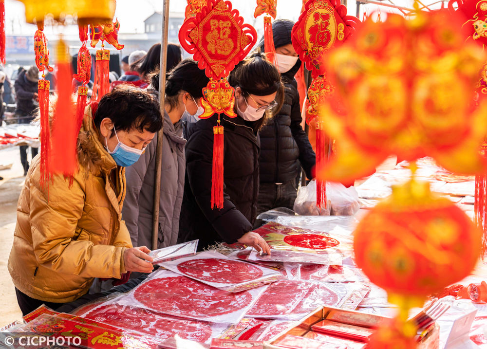 icphoto|河北秦皇岛：迎小年 赶年集 办年货 寻年味