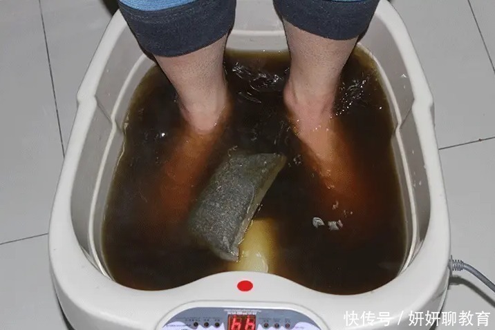 爸爸的脚臭|学生作文《爸爸的脚臭》,味道从文字里流露出来,网友说不招蚊子