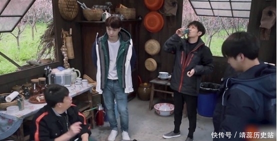 辟谣|网友造谣张艺兴、杨紫谈恋爱,二人在线辟谣,却不料黄磊带头磕!