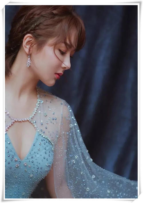 别老披头散发了，春季最流行的4种编发，展现知性美