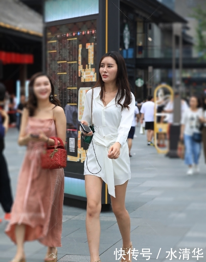 街拍:身高提升气质,穿上细跟高跟鞋,气场就是不一样!