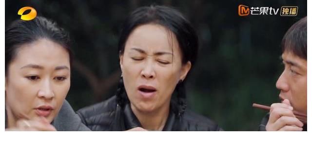 做菜|黃磊做菜翻車，“暖場(chǎng)王”何炅高情商緩解尷尬，只是那英沒(méi)有回應(yīng)