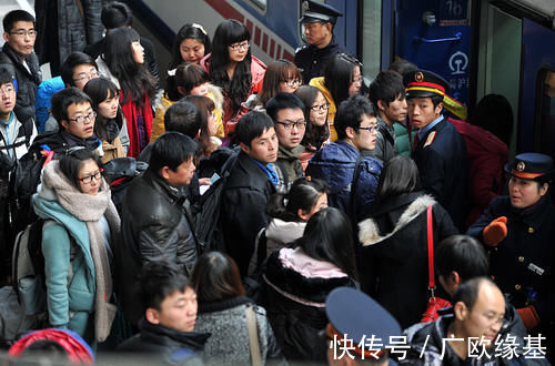 购房者|未来10年,这3类房子或将成为“抢手货”,2.4亿人在支撑