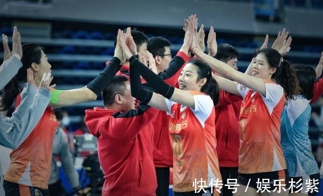 中国女排|国家队二传之争见分晓,30岁美女冠军队长表现碾压对手,再获殊荣