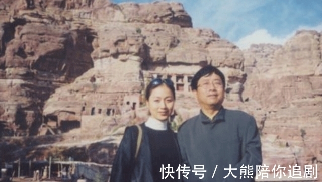 二人@余秋雨:靠发妻寄打工费生活,成名后却弃糟糠,闪婚小16岁女演员