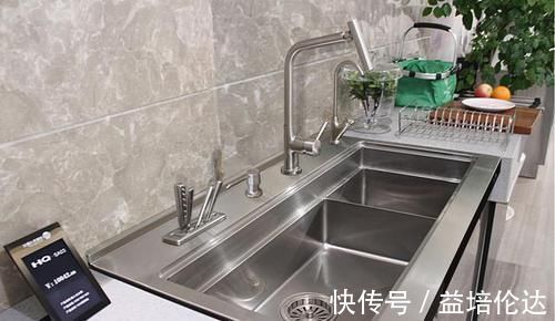 越来越多人厨房不装传统水槽了，现在流行这样装，用上10年不用换