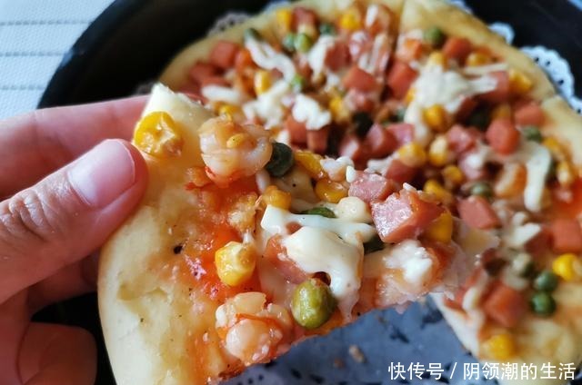 在家做披萨,平底锅就可以,馅多料足,儿子说比外面买的还好吃