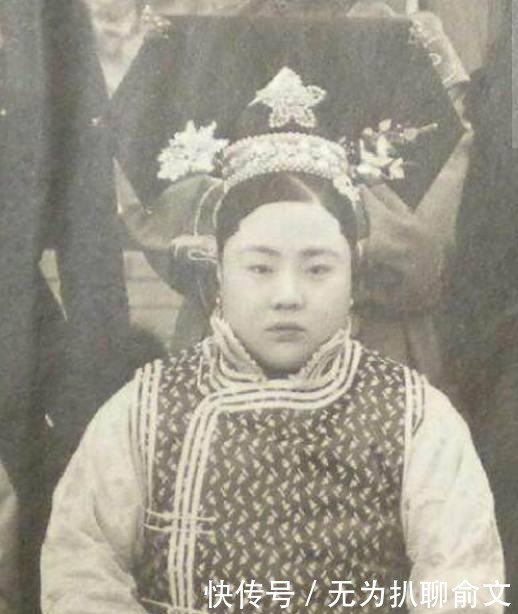 老照片|清末福晋老照片：图五是末代皇帝溥仪的亲生母亲，图八三位最漂亮