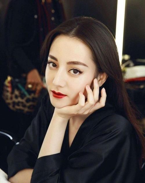 脸上有这3处“特征”的女生,并不适合留刘海,露出五官更女神