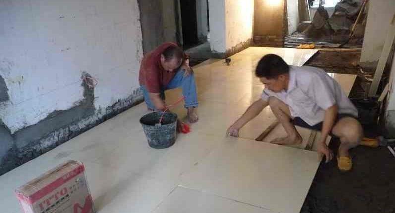 师傅|瓷砖是正铺还是斜铺好呢?有经验的师傅建议这样铺