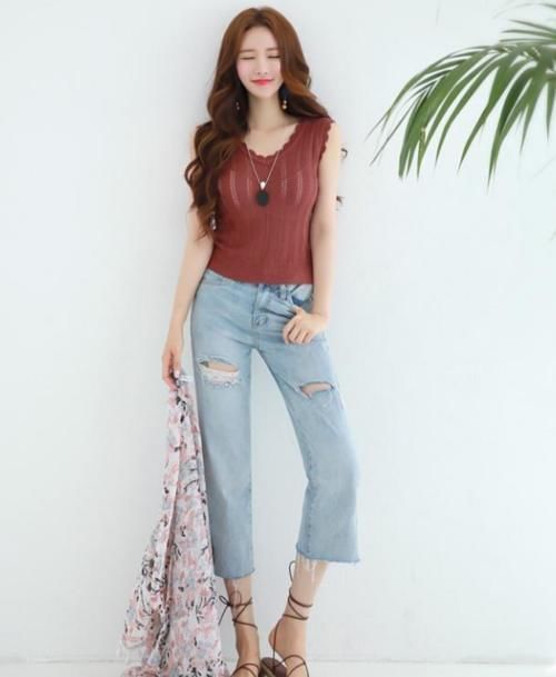 美女模特:牛仔裤穿出年轻活力,展现出美丽大方的气质