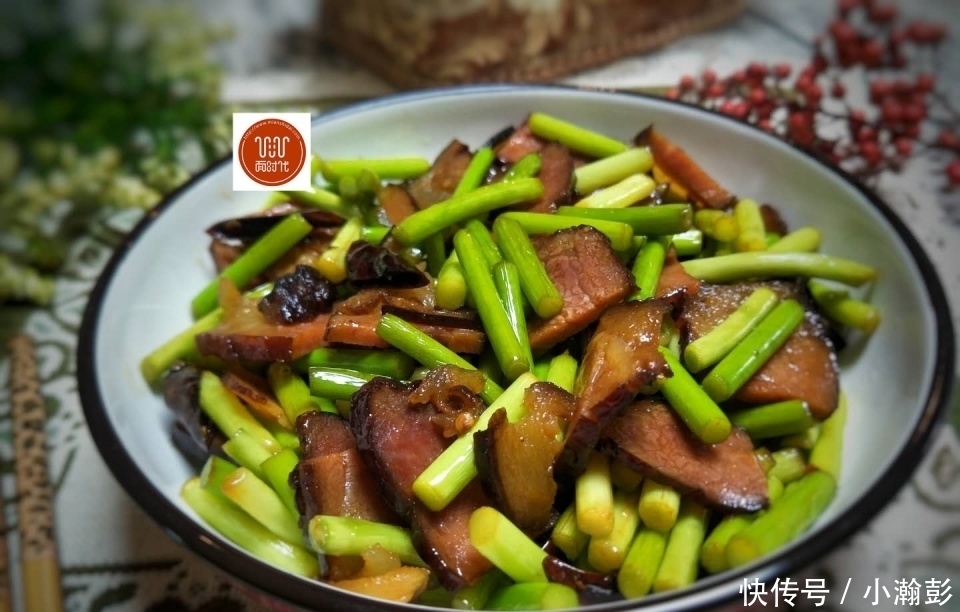 蒜薹|饭店最火的家常菜,10块钱不到,两三下就炒好,家人吃过都说好