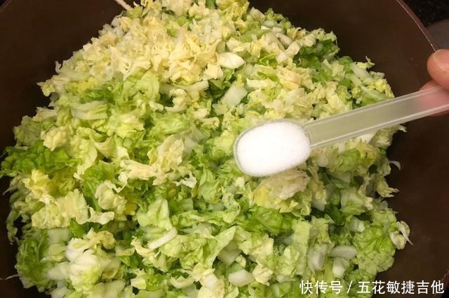  不停|冬天饺子最爱这个馅，比韭菜香多了，一口一个吃不停嘴，特解馋