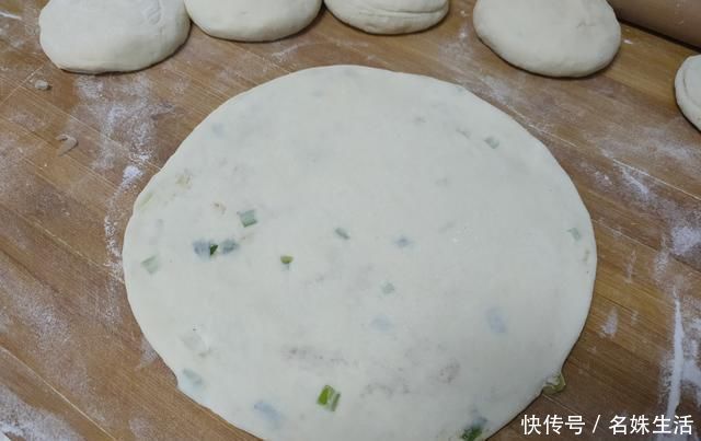 奶奶用了一辈子的烙饼做法,外焦里软,凉了不硬,比饭店卖的好吃