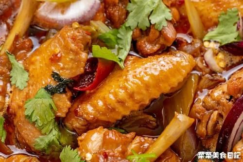 却不是当地小吃的，得知要10万加盟费后，先吃干锅鸡肉